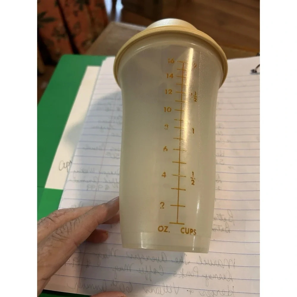 Tupperware QUICK SHAKE 16 oz Shaker Mixer Blender 844-12 Yellow 3 Pieces Vintage